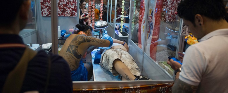 Tatuando en MULAFEST 2012.